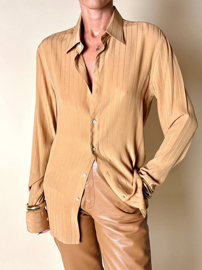 Camicia Yves Saint Laurent in seta jacquard color biscotto con motivo a righe e loghi