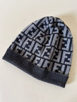 Cappello unisex in lana jacquard Fendi con logo allover