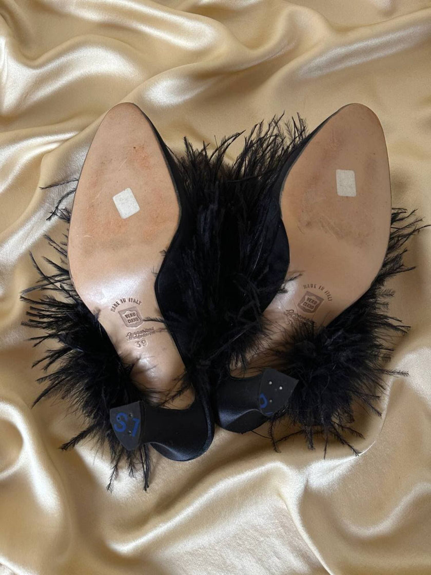 Sabot in raso di seta nero e piume di struzzo