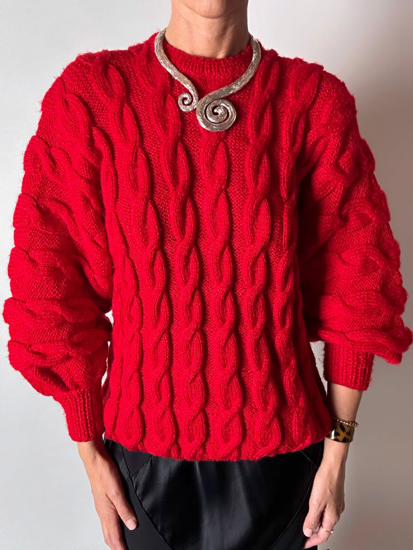 Maglione vintage fatto a mano in lana rossa con maxi trecce a rilievo
