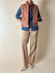 Pantalone sartoriale con piega e abbottonatura frontale color cammello chiaro