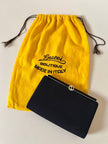 Mini pochette in tessuto nero con chiusura logata color oro “Gucci”