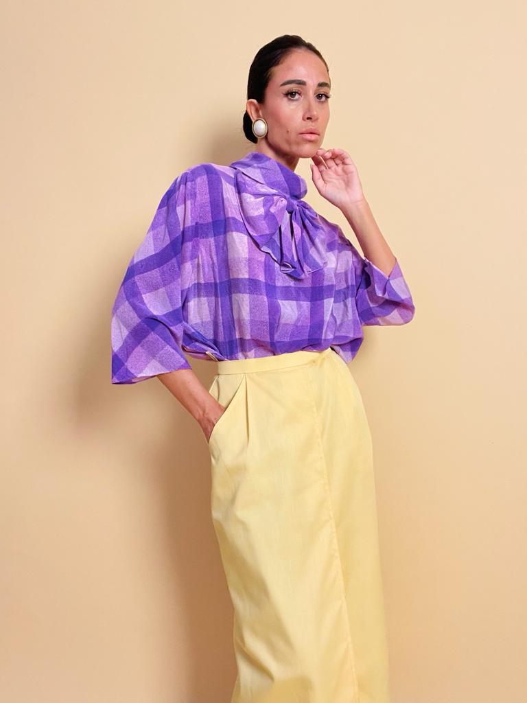 Blusa in seta lilla con maxi fiocco