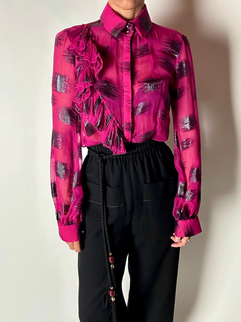 Camicia vintage Emanuel Ungaro in chiffon fucsia e lamé nero con volant plissé