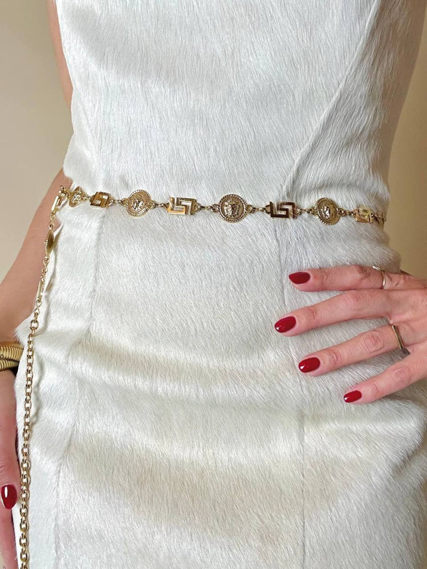 Cintura/collana dorata composta da greche e teste di leone