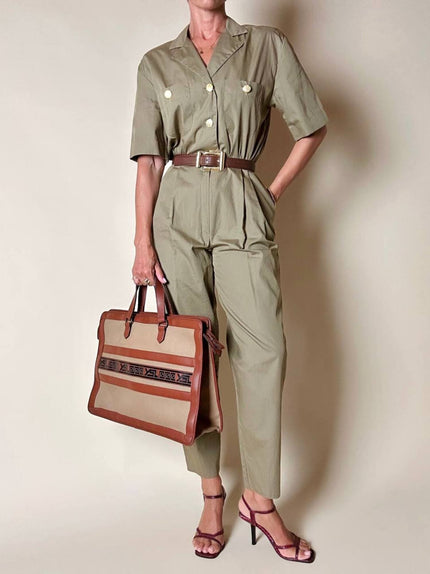 Jumpsuit Class in cotone color cachi con bottoni dorati