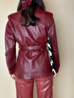 Giacca in pelle bordeaux con cintura in vita Tradition Of Quality Trade Mark Fashion Style