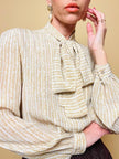 Camicia sartoriale in seta panna fantasia beige con nastro a collo