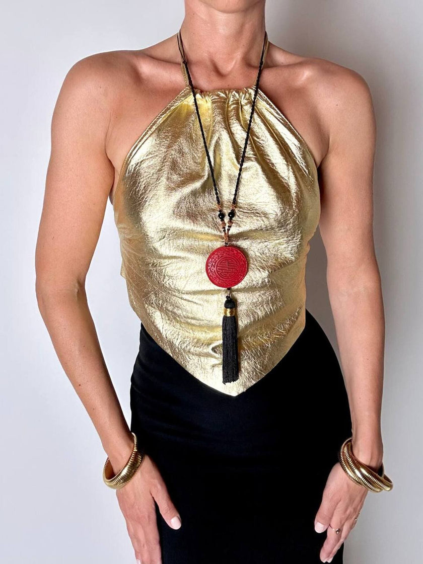 Top vintage con schiena nuda in pelle laminata oro