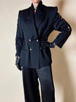 Blazer nero con inserti di pizzo macramè 