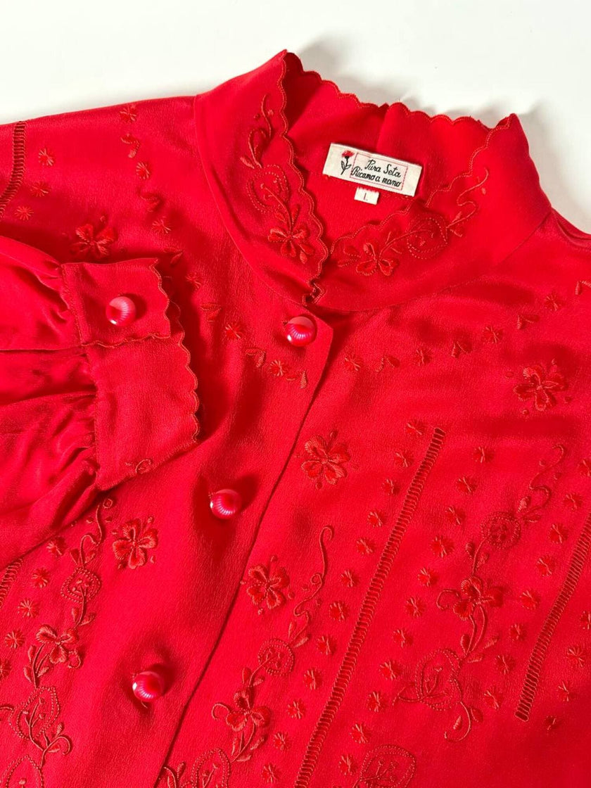 Camicia vintage in pura seta rossa con ricamo a mano
