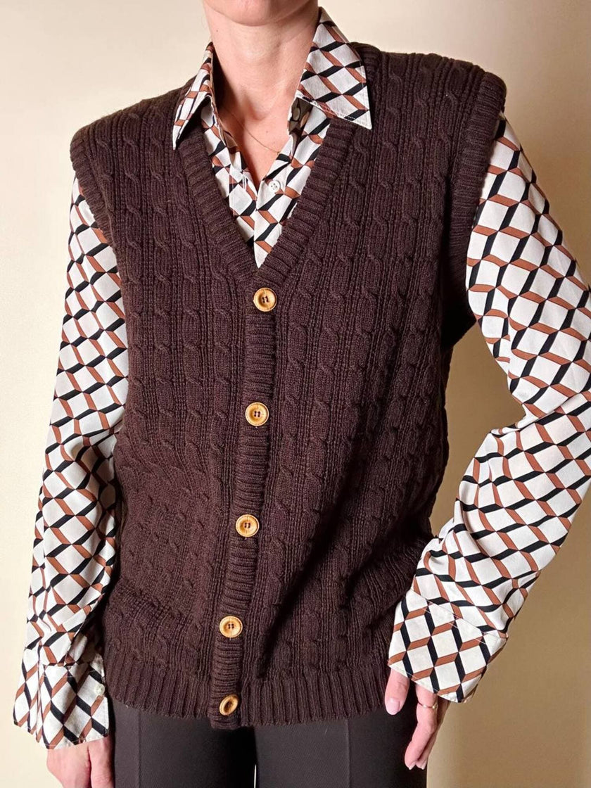 Gilet vintage in lana marrone lavorato a trecce con bottoni effetto cuoio