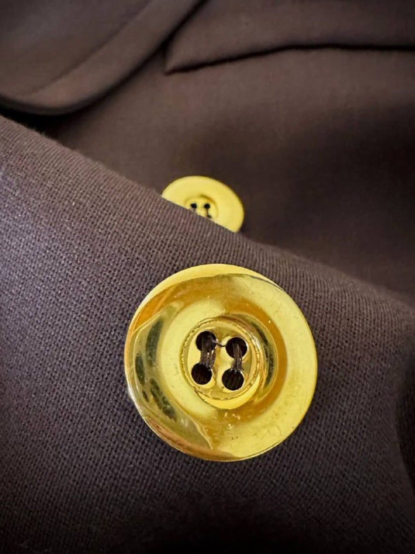 Blazer doppiopetto in lana color cioccolato “Yves Saint Laurent” con pantalone abbinato