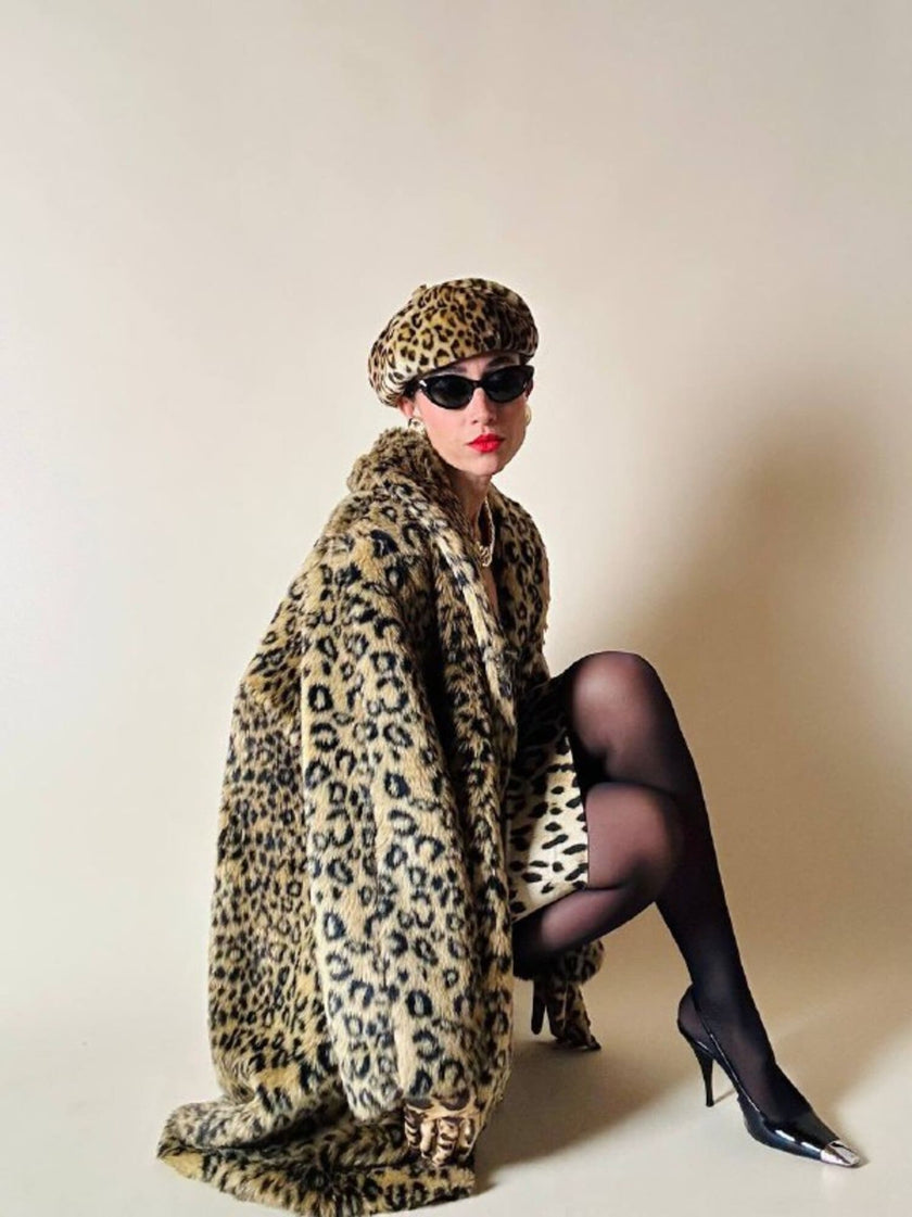 Eco pelliccia leopardata con maxi bottoni neri