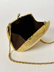 Clutch vintage in metallo dorato con motivo cannelé e chiusura serpenti De Leville