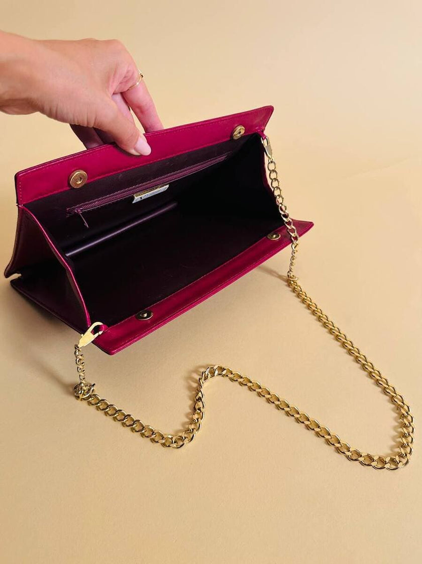 Borsa in camoscio borgogna con infilature in pelle in tinta 