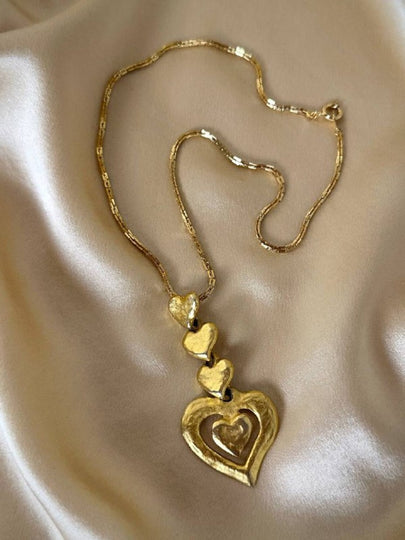 Collana dorata con ciondolo pendente a cuoricini “Yves Saint Laurent”