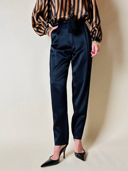 Pantalone a vita alta con pince in raso nero “Gianni Versace”