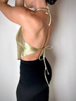 Top vintage con schiena nuda in pelle laminata oro