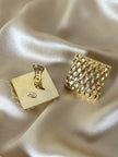 Maxi clip quadrate a gabbia oro “Kadria”