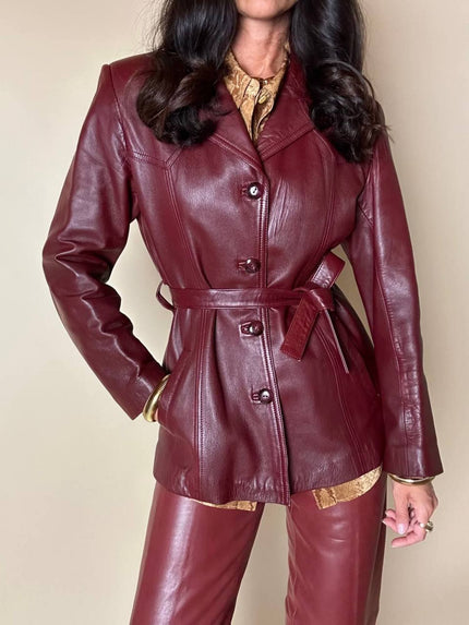 Giacca in pelle bordeaux con cintura in vita Tradition Of Quality Trade Mark Fashion Style