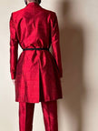 Tailleur pantalone rosso in shantung di seta grezza