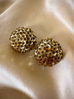 Clip a mezza sfera in paillettes e perline oro