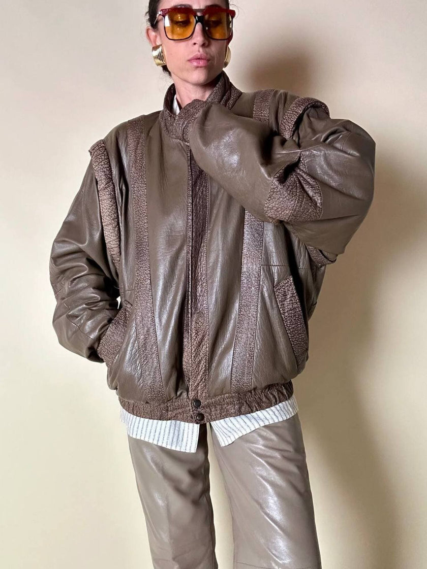 Bomber con maniche rimovibili in pelle color fango “Arpell”