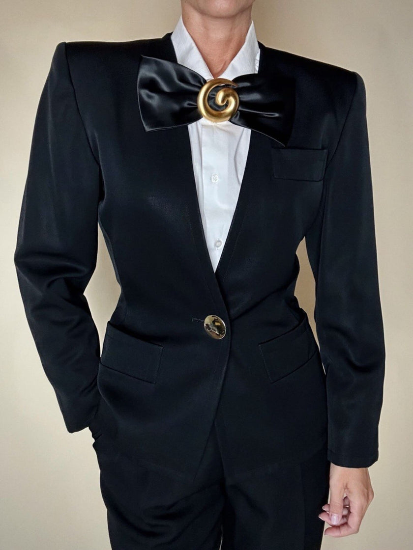 Spilla vintage modernista Monet spazzolato con maxi fiocco nero in raso di seta