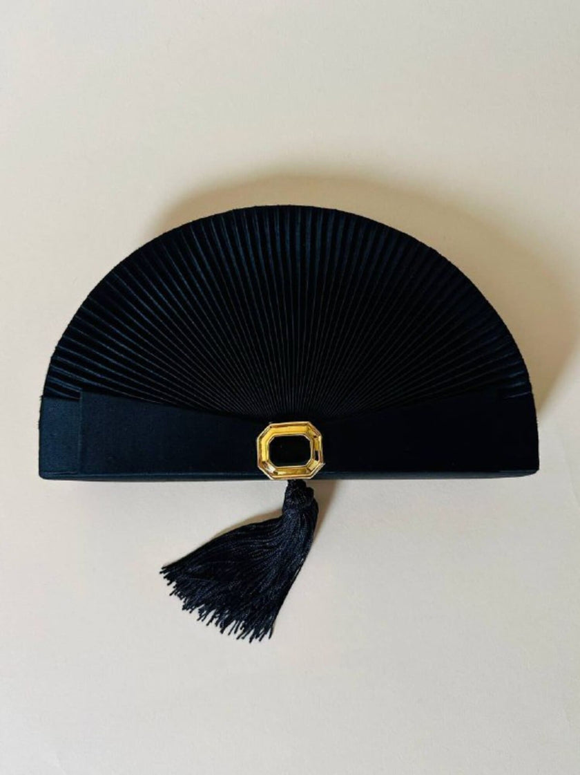 Pochette a ventaglio in raso micro plissé con nappa couture e tracolla “Guy Laroche”