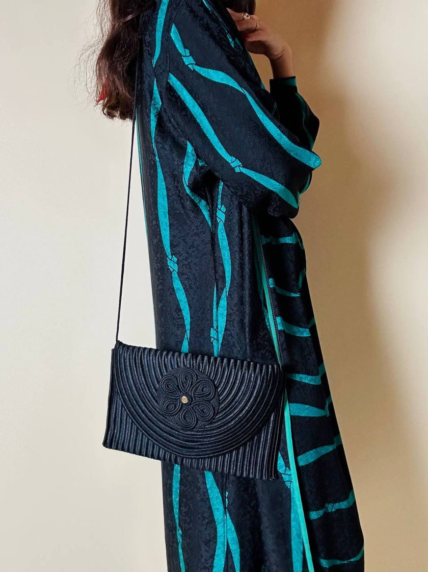 Pochette a busta in passamaneria nera con tracolla “Nina Ricci”