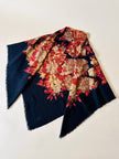Scialle in lana nera con fiori barocchi
