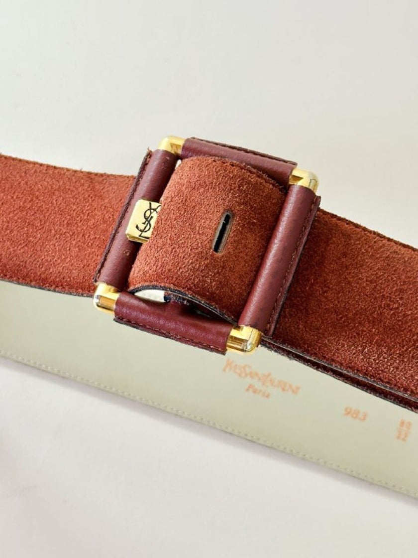 Cintura Yves Saint Laurent in camoscio terra di Siena con fibbia ricoperta e ardiglione logato