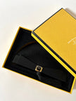 Pochette vintage Guy Laroche forma a ventaglio in raso nero con nappa couture