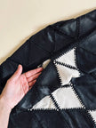 Blusa vintage in pelle nera e bianca patchwork con lavorazione crochet e maniche a pipistrello