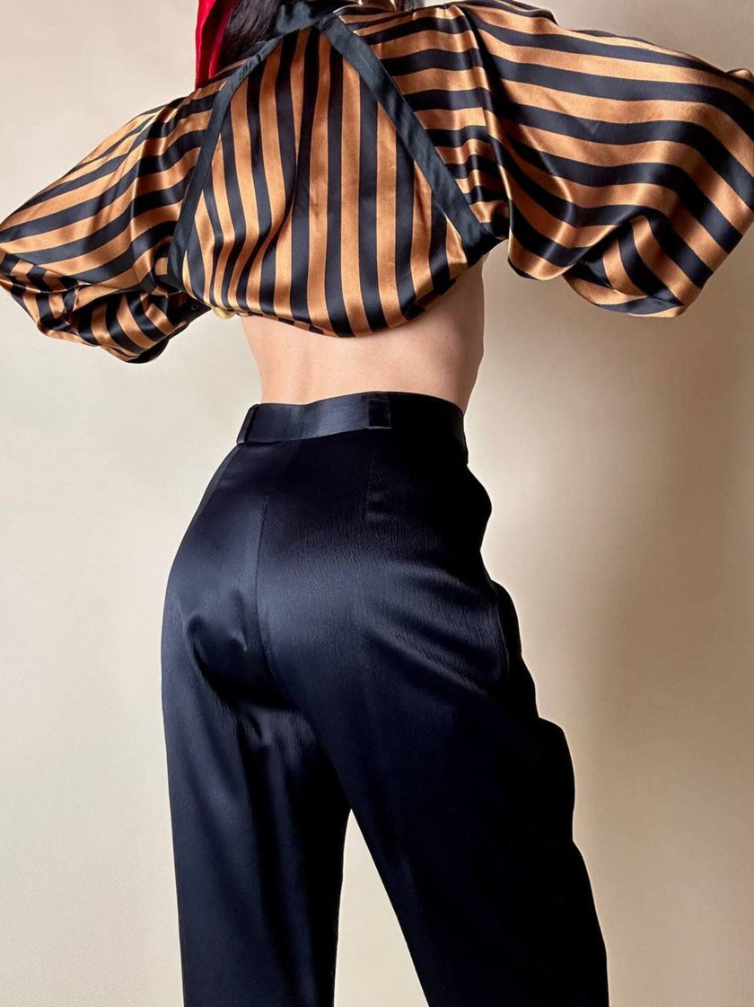 Pantalone a vita alta con pince in raso nero “Gianni Versace”
