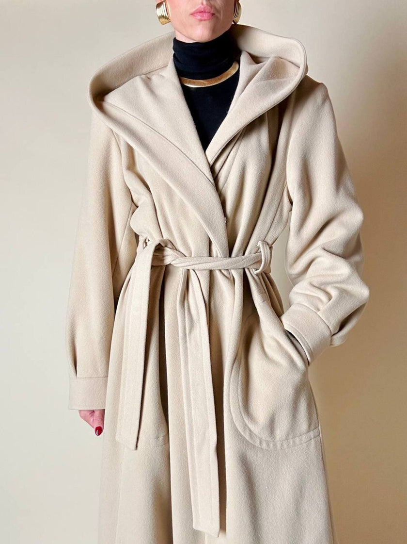 Cappotto lungo a vestaglia con cappuccio in drap di lana beige “Yves Saint Laurent”