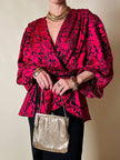 Blusa in chiffon devorè nero con damaschi in raso rosso/fucsia