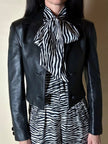 Blazer cropped Gianni Versace vintage in pelle nera con bottoni medusa