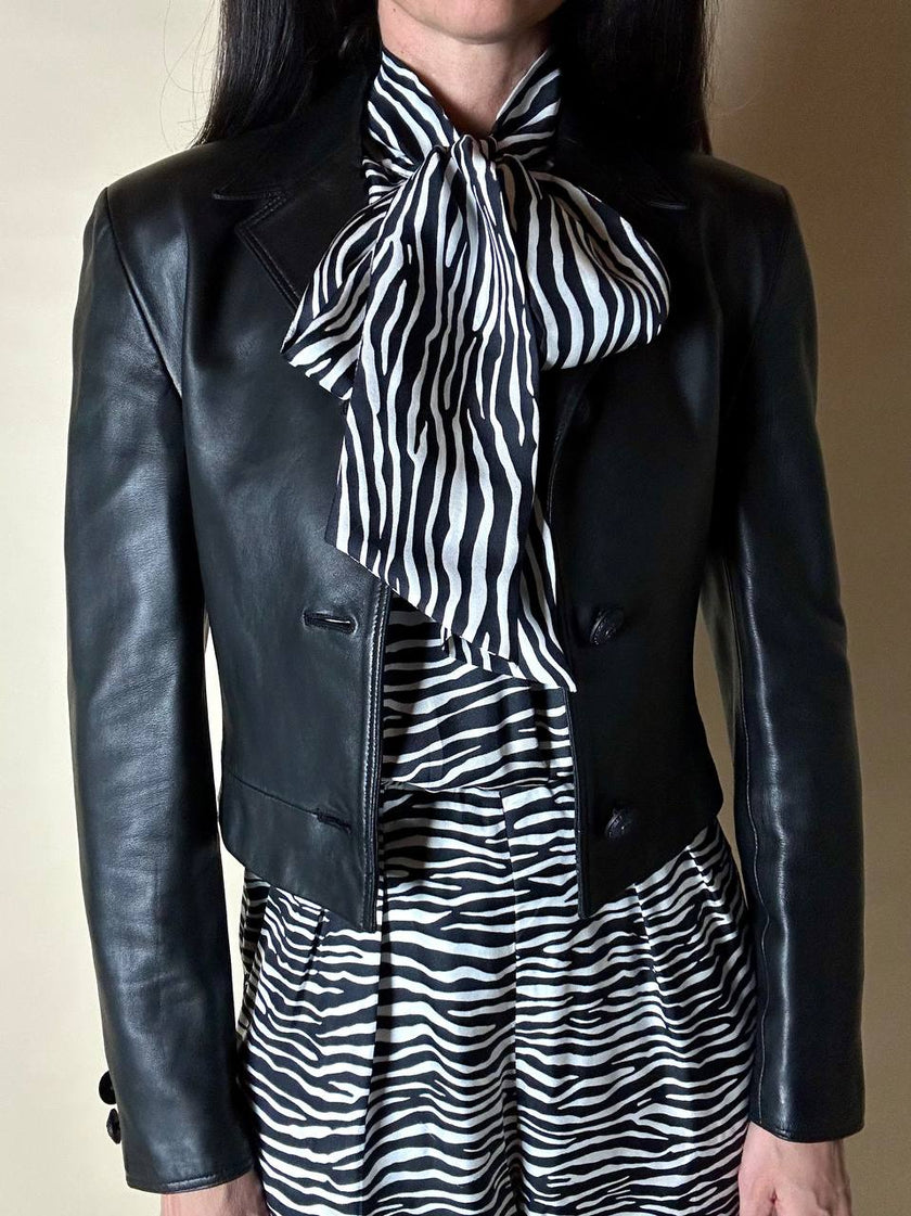 Blazer cropped Gianni Versace vintage in pelle nera con bottoni medusa
