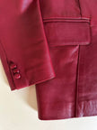 Giacca Atlas in pelle rosso carminio con bottoni ricoperti in pelle