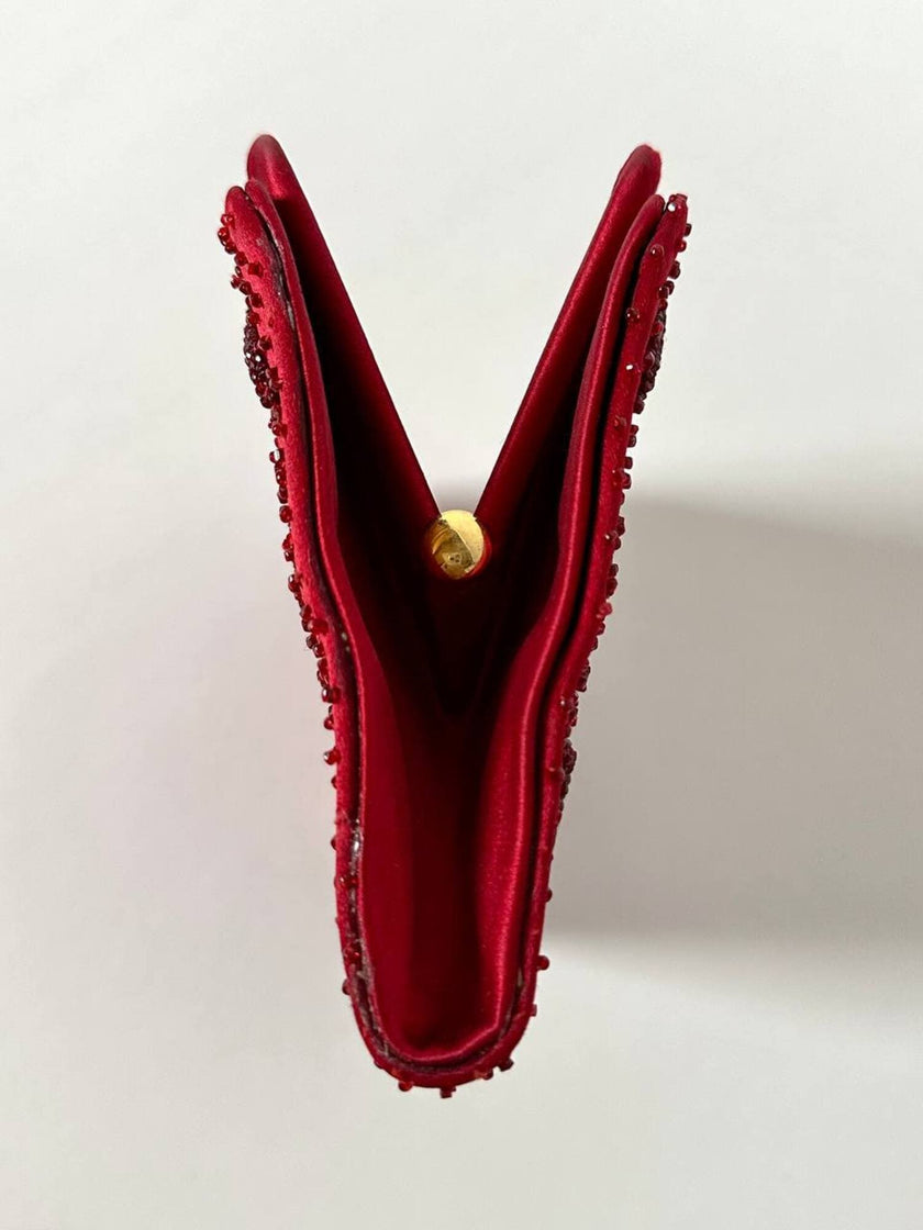 Pochette vintage in seta rosso cardinale ricamata con perline tono su tono