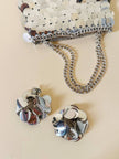 Parure composta da clip e mini bag in paillettes argento