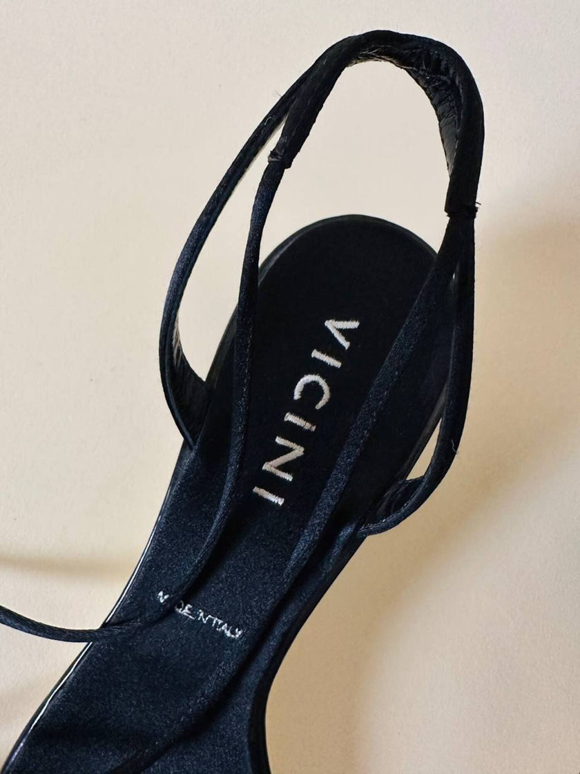 Sandali alla schiava in raso nero con fiocco “Vicini”
