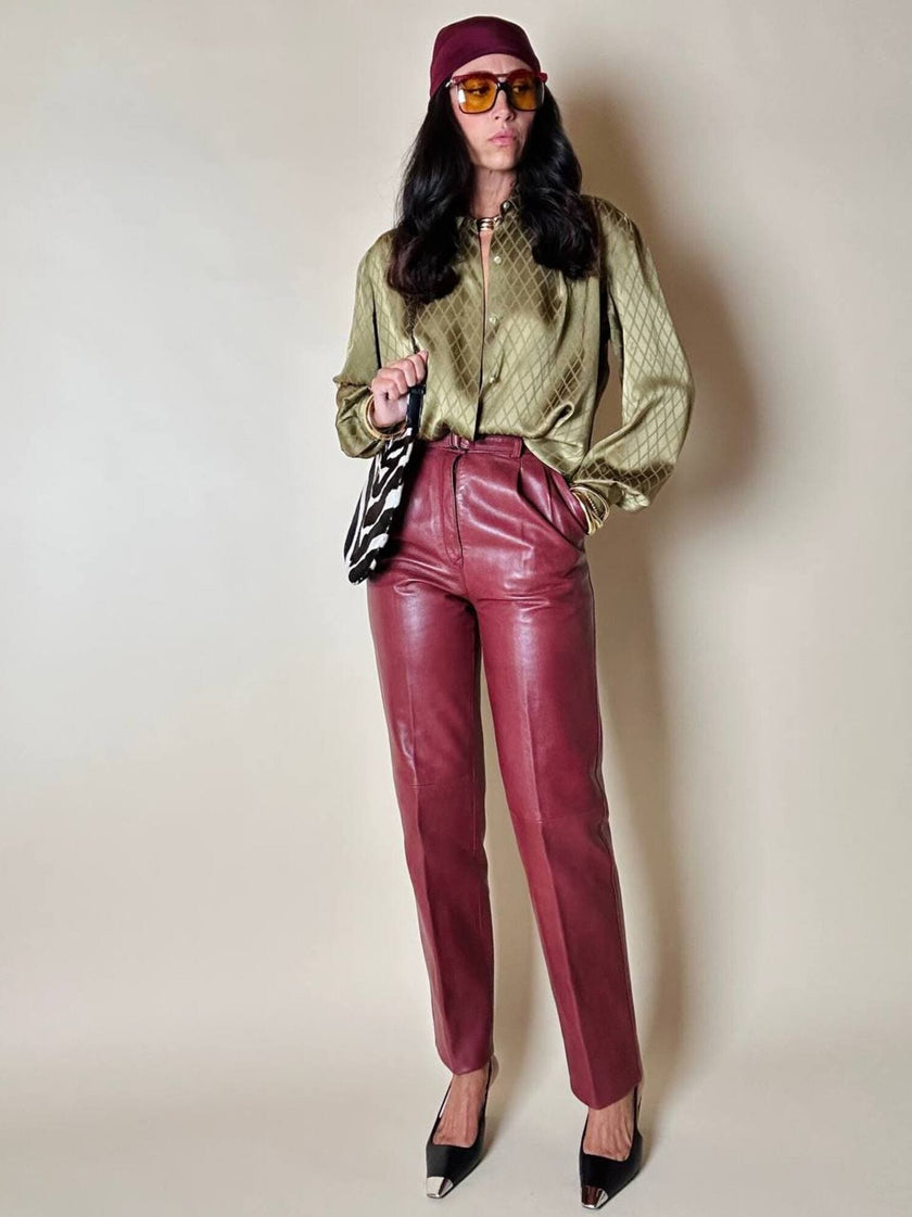 Pantalone in pelle mattone rosato a vita alta con pince e cintura in coordinato La Matta