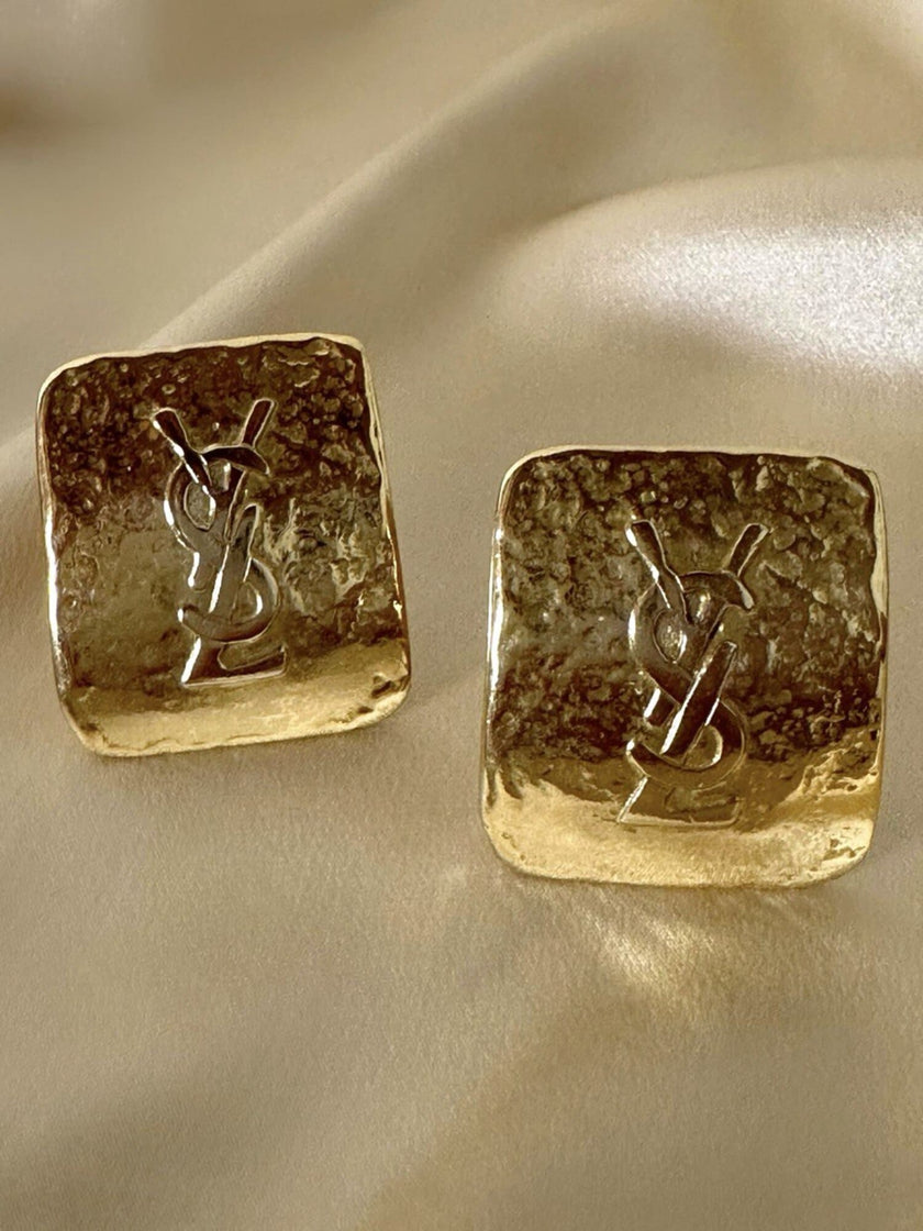 Maxi orecchini a clip dorati con logo YSL 