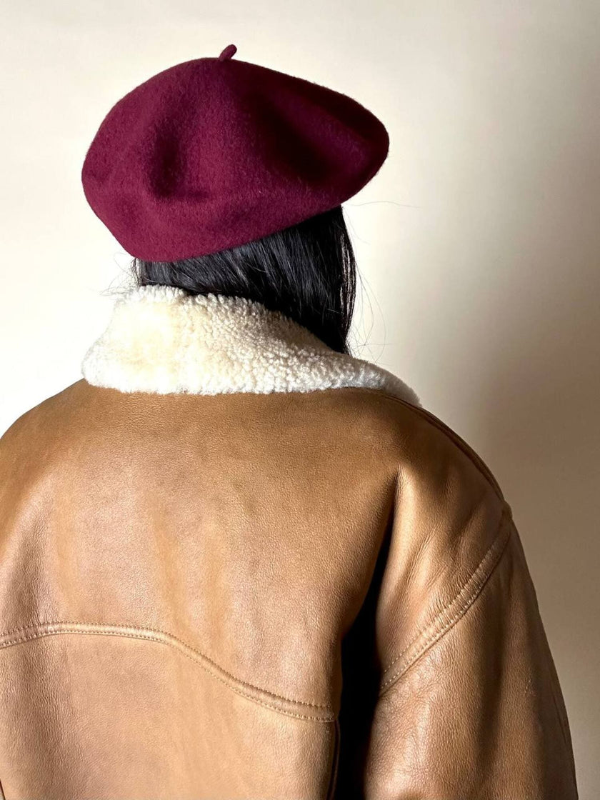 Basco classico in feltro di lana color bordeaux