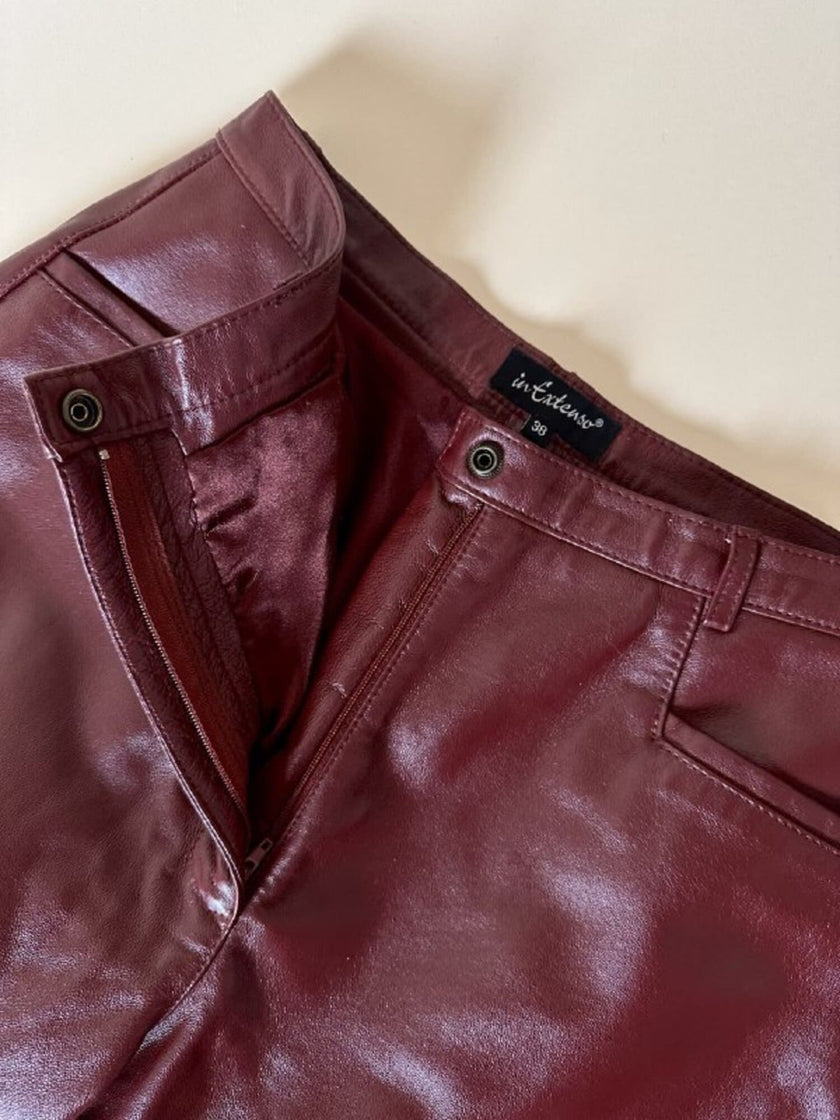 Pantalone a gamba dritta in pelle bordeaux In Extenso