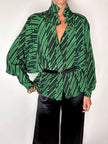 Camicia vintage in fresco di lana e seta verde smeraldo con fantasia grafica astratta