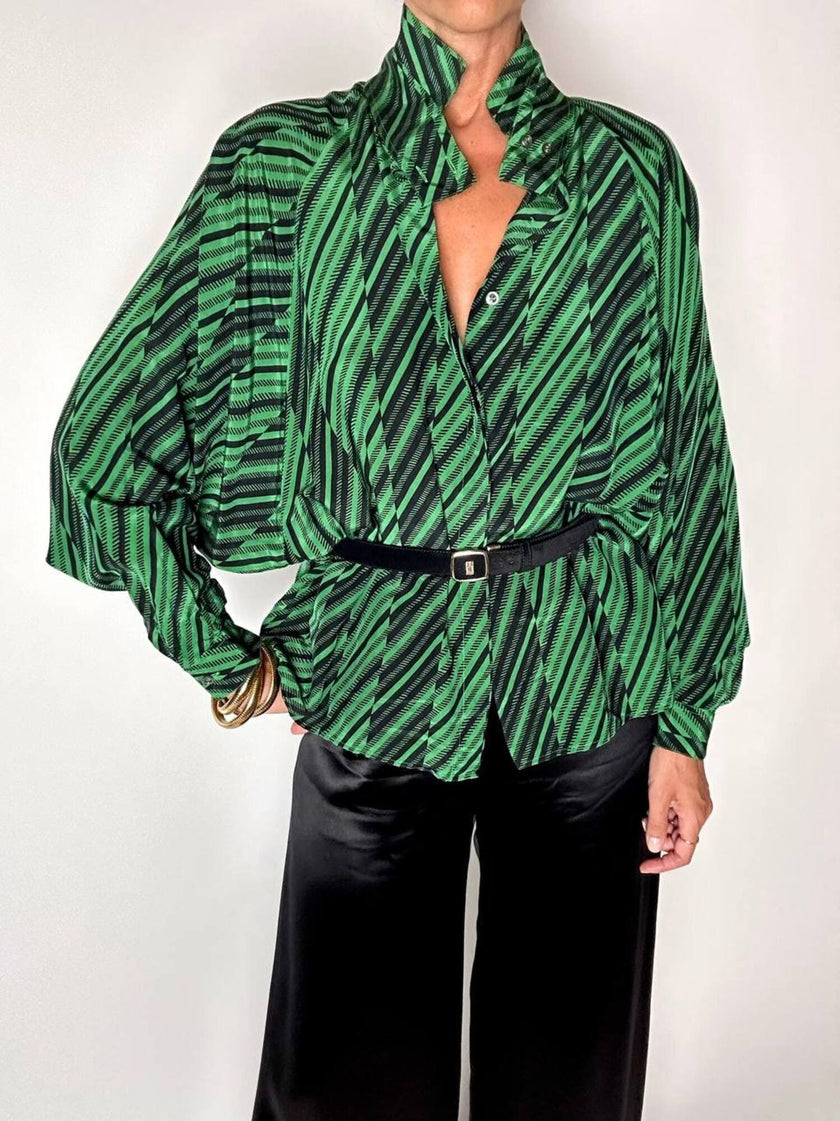 Camicia vintage in fresco di lana e seta verde smeraldo con fantasia grafica astratta
